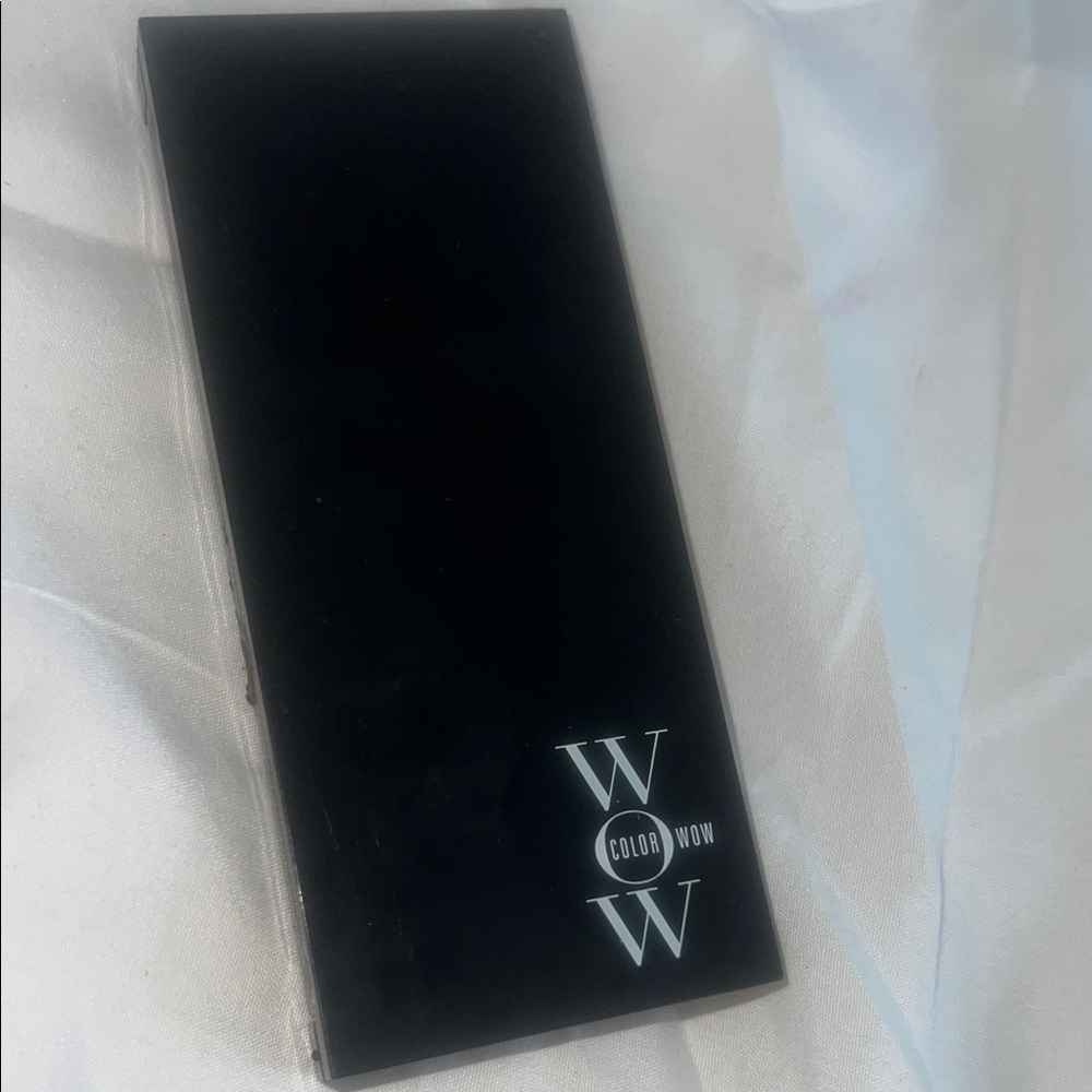 Color Wow Black Compact root touch up in blonde